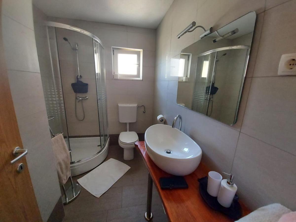 Frane Apartment Zavalatica Exterior photo